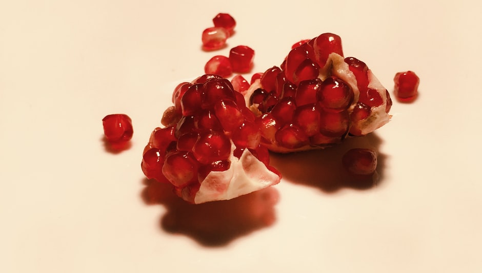 how to juice a pomegranate with the seeds