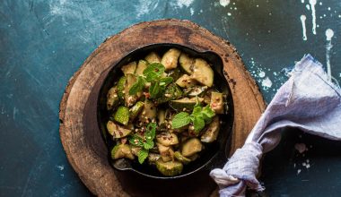 should i prune zucchini plants