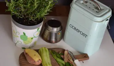 how do kitchen compost bins work