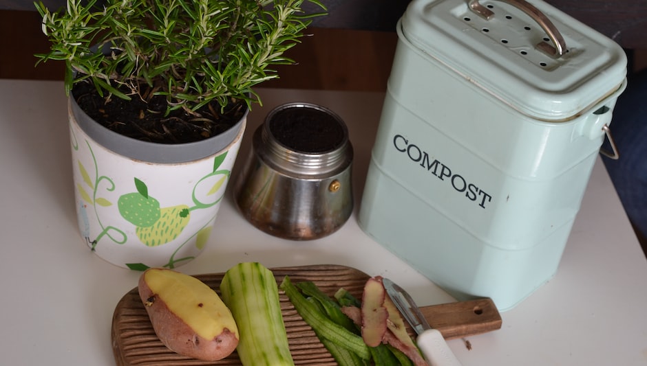 how to make compost from leaves and grass clippings